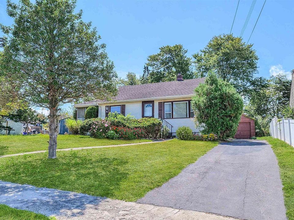 1st image of 21 Larchmont Dr