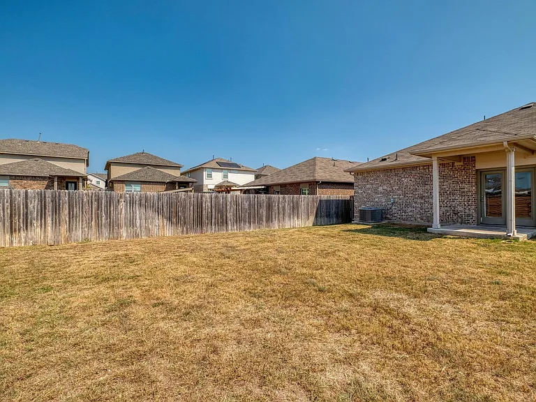 108 Kleberg Ct — Photo 23