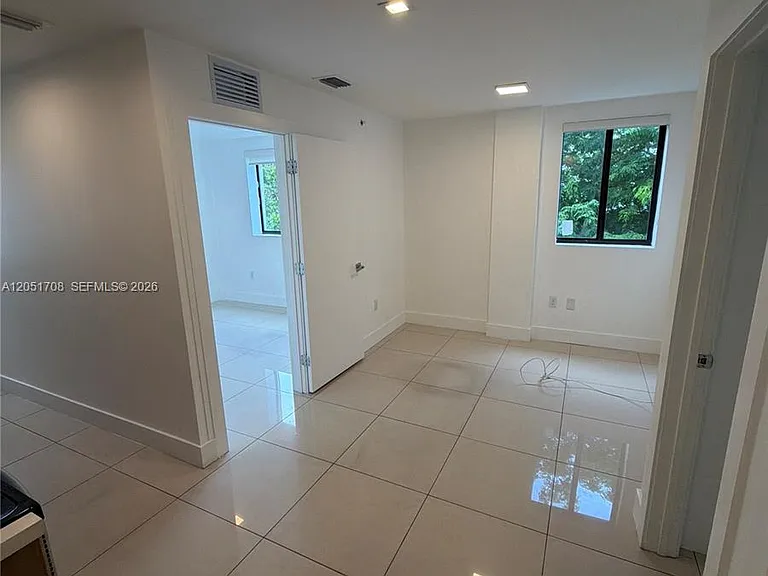 829 SW 18th Ave #211 — Photo 4