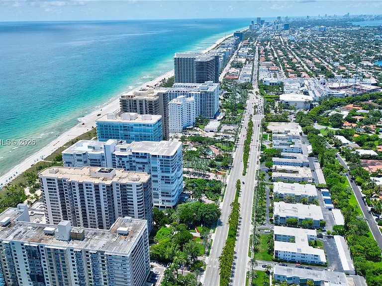 10178 Collins Ave #107 — Photo 37