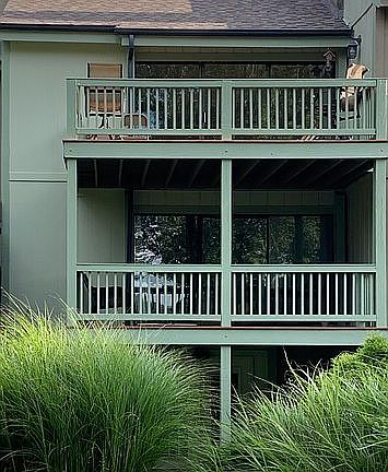 Large Decks with River View!
