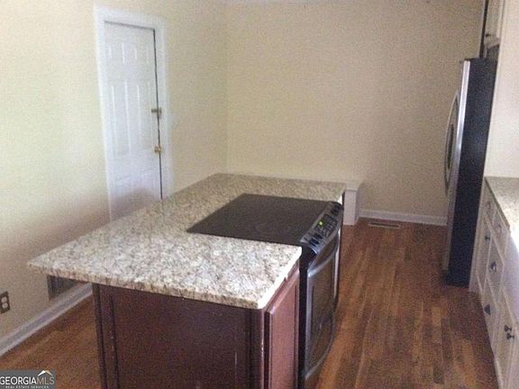 5th image of 290 Burke Cir