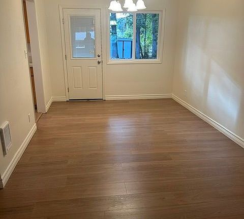 4th image of 237 NE Azalea Dr