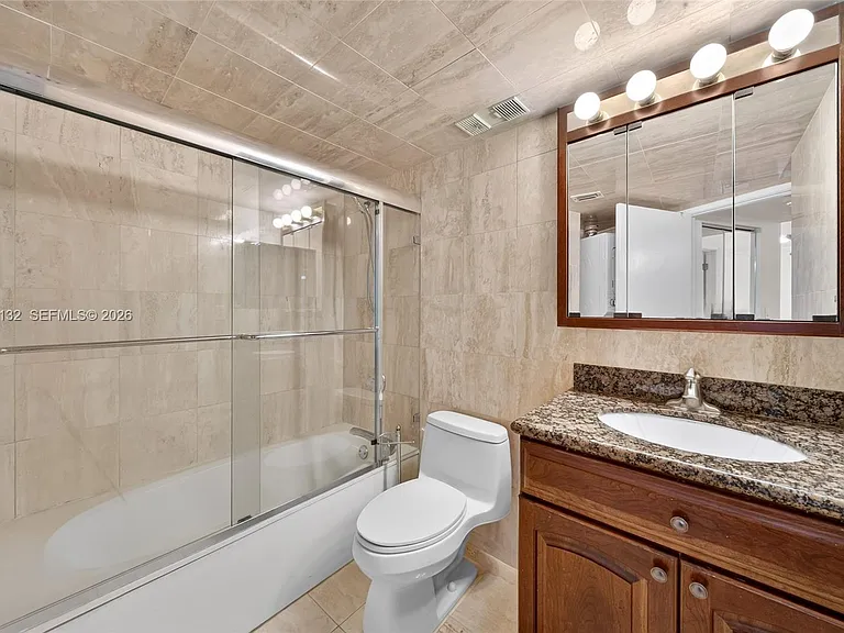 3600 Mystic Pointe Dr #310 — Photo 19