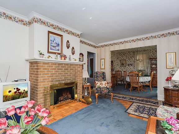 4th image of 364 Hoyt Ave