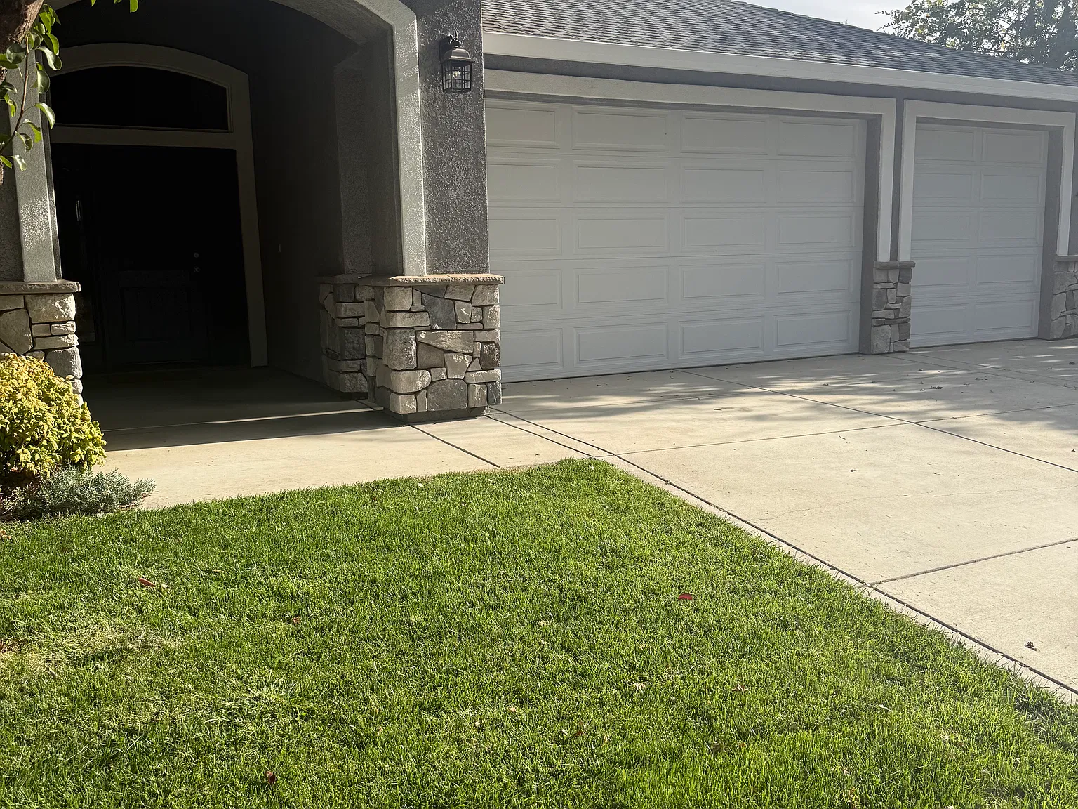 3 bed, 2065 sqft, $2,800 — Photo 2