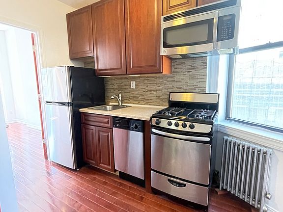 3rd image of 219 E 32nd St APT 5B