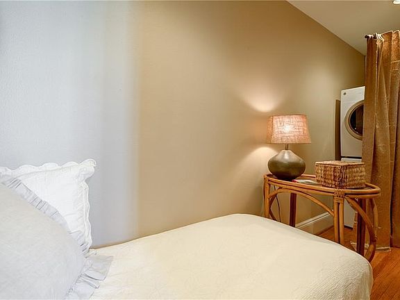 2nd image of 2801 Saint Charles Ave Unit 109D