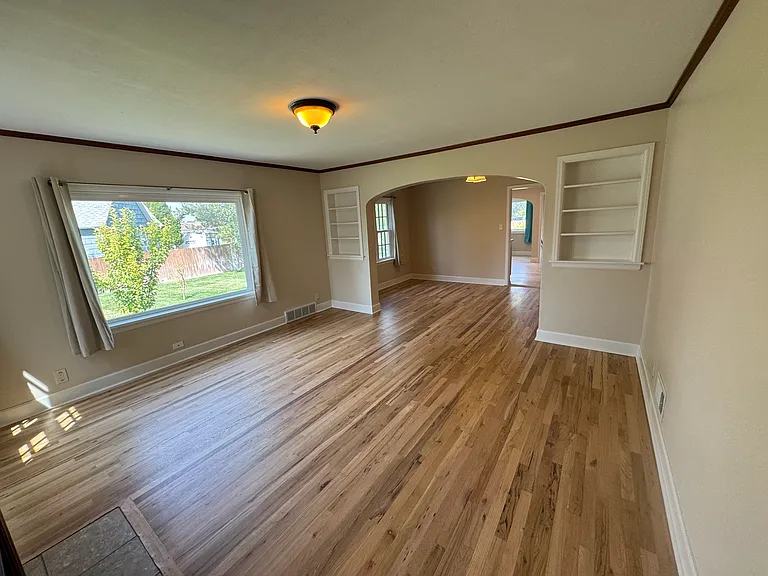 1844 S 2nd Ave — Photo 8