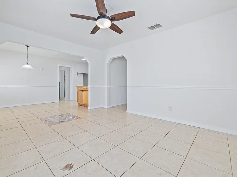 3005 W Kathleen St — Photo 4