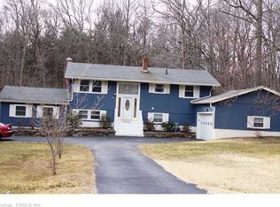 26 Pheasant Run Dr, Gales Ferry, CT 06335