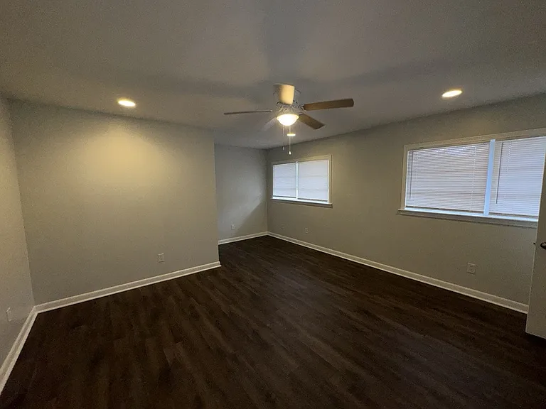 304 Colonial Cir — Photo 9