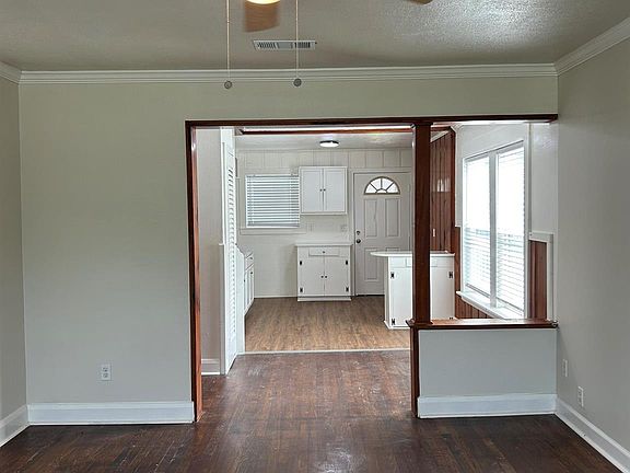4th image of 1755 Parry St