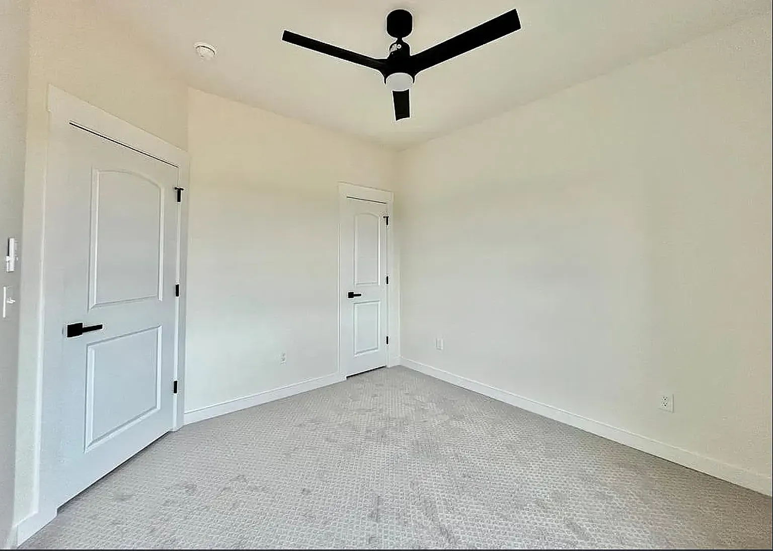 3 bed, 1300 sqft, $1,500 — Photo 1