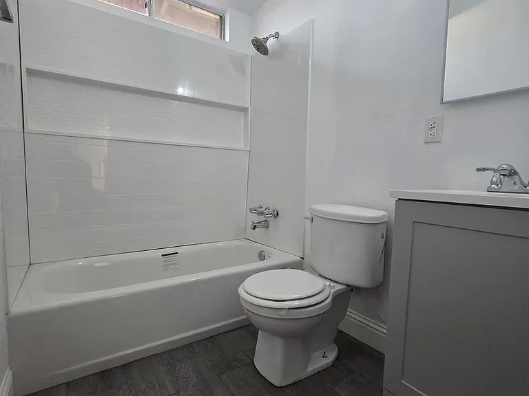 710 N Chester Ave — Photo 9