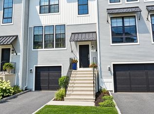 17 Brentwood Cir, Danbury, CT 06810