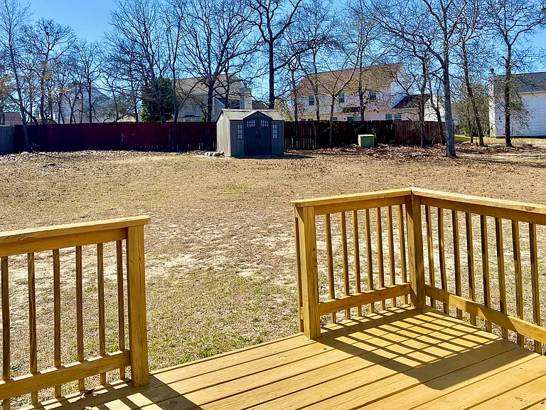 102 Petworth Dr — Photo 21