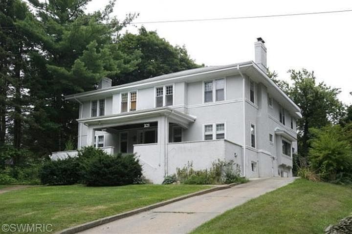 1st image of 1427 Henderson Dr