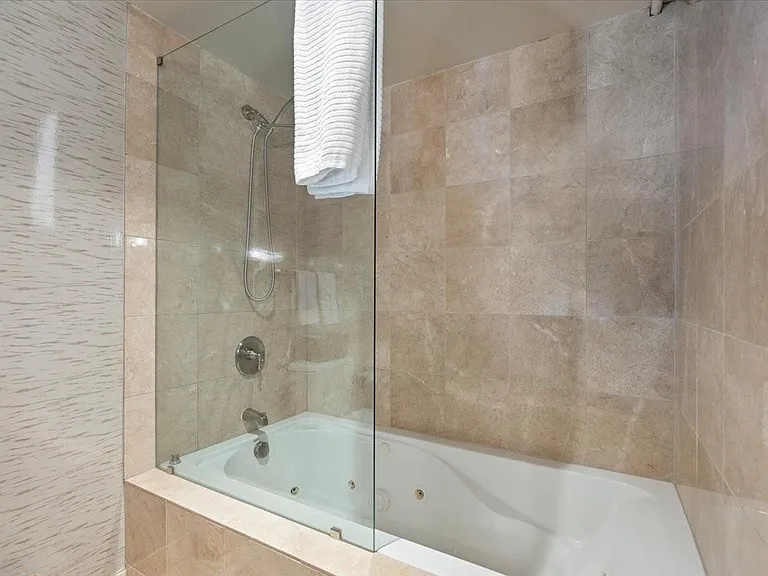 915 Franklin St #9G — Photo 18