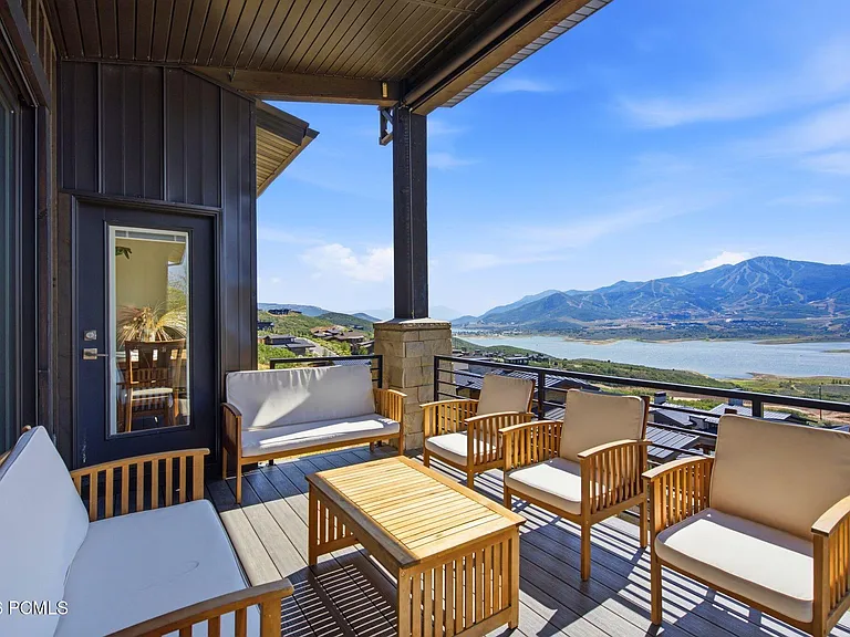 11293 N Shoreline Dr — Photo 1