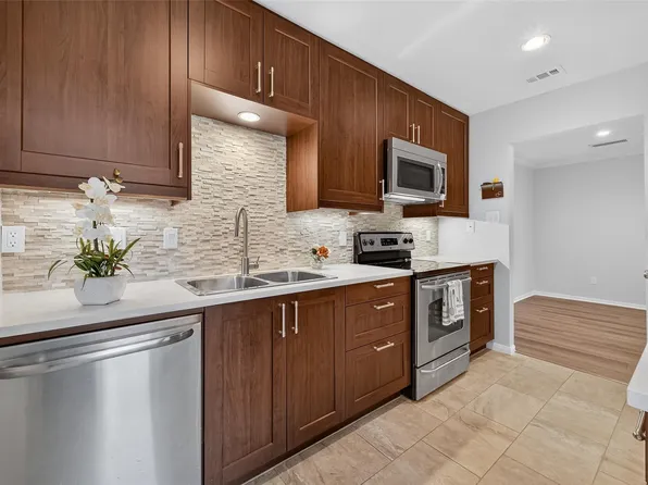 1201 Bering Drive #40, Houston, TX 77057
