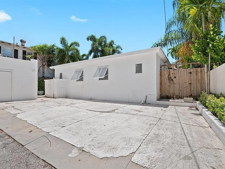 1315 SE 2nd St #REAR EAST — Photo 12