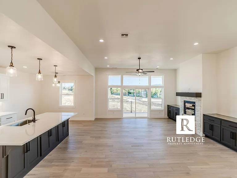 3282 Sky Way — Photo 5