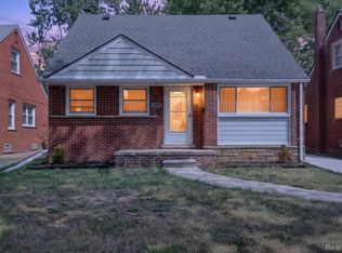 19951 Country Club Dr, Harper Woods, MI 48225