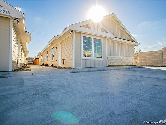 3rd image of 2021 Southridge Dr