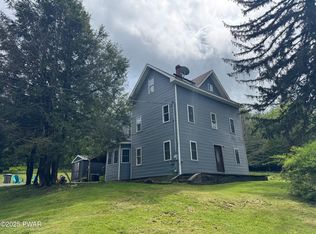 8 Kaiser Strasse, Beach Lake, PA 18405