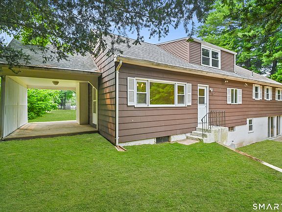4th image of 34 Davis Avenue