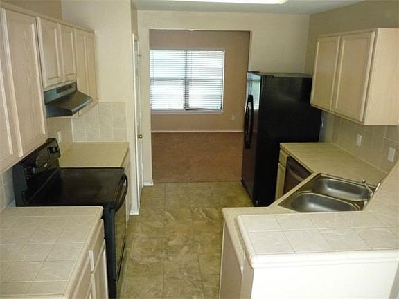 5th image of 1731 Amistad Way