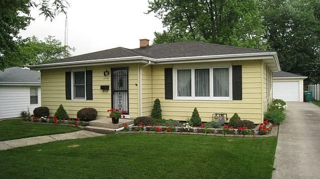 1314 N May St photo 1