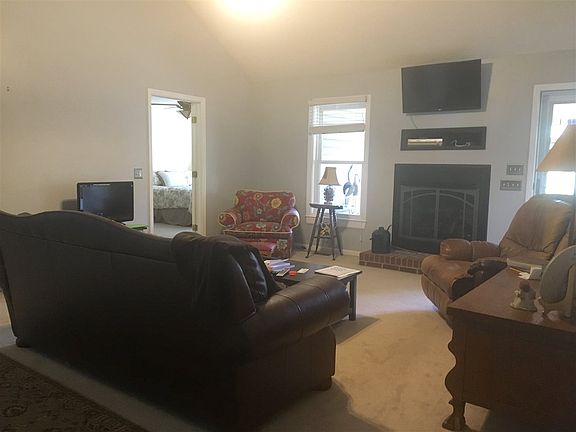2nd image of 1009 Huntington Dr
