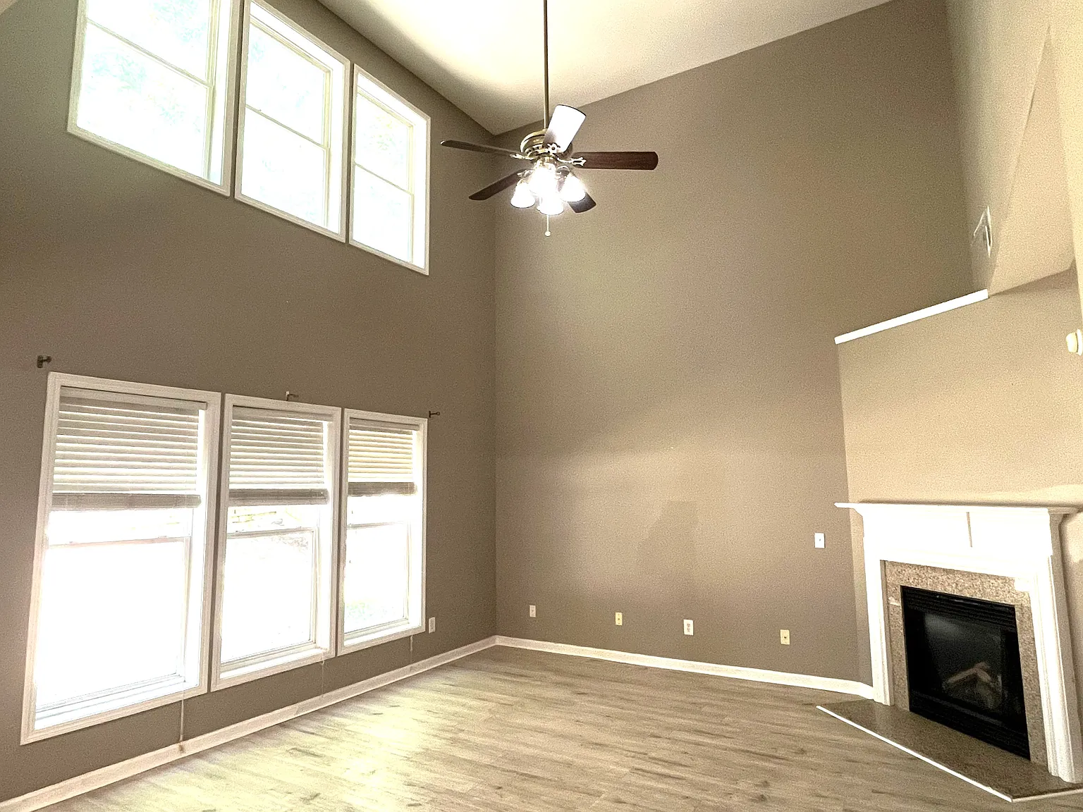 4 bed, 2.5 bath, 2782 sqft, $2,300 — Photo 2