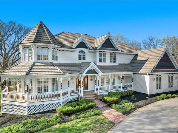 1421 Woodbury Ln, Liberty, MO 64068