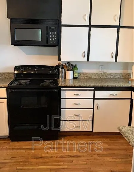1545 N Jackson St — Photo 20