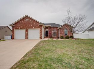 122 Woodcrest Dr, Bethalto, IL 62010