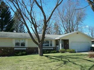 2302 Woodcrest Dr, Portage, WI 53901