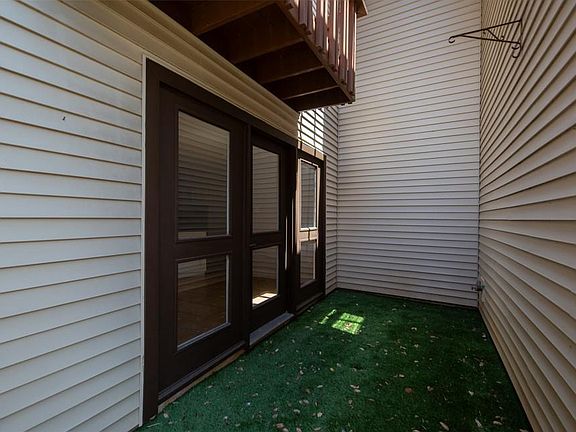 3rd image of 10907 Legends Ln