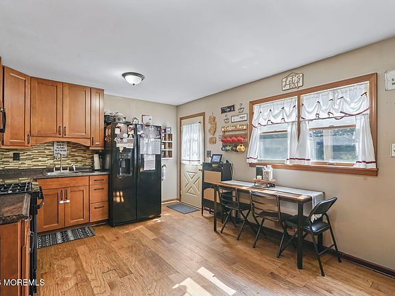4th image of 7 Princeton Drive