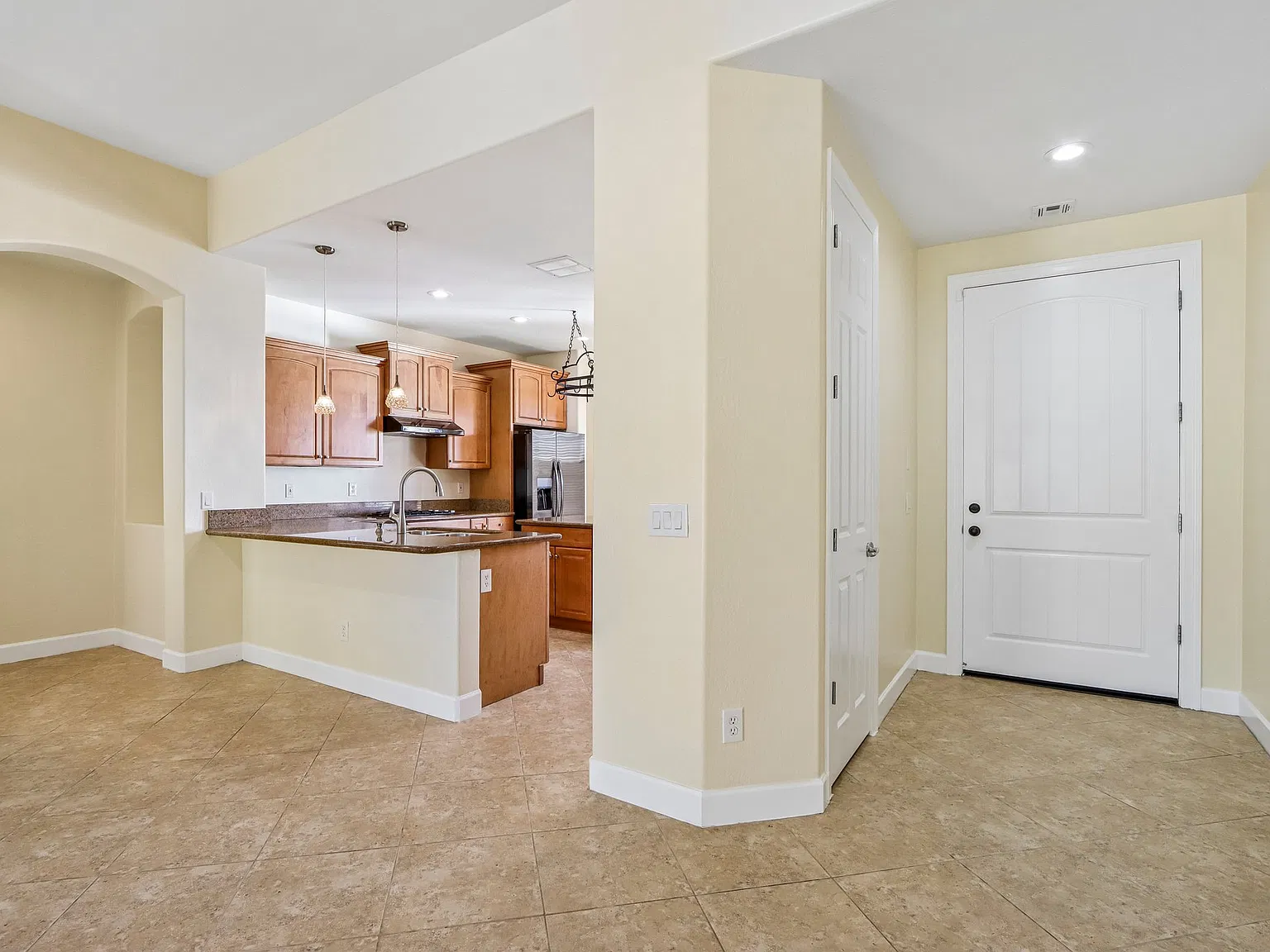 3 bed, 1932 sqft, $2,595 — Photo 4