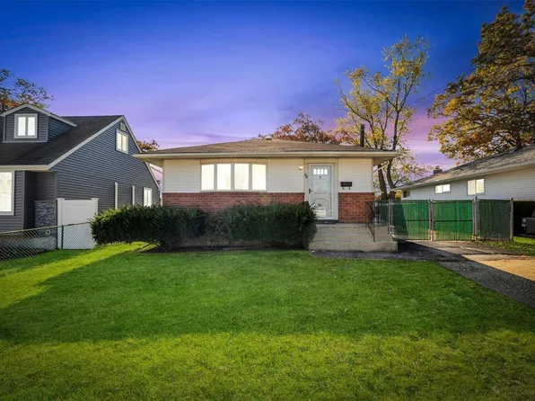 46 Garfield Avenue, Farmingdale, NY 11735