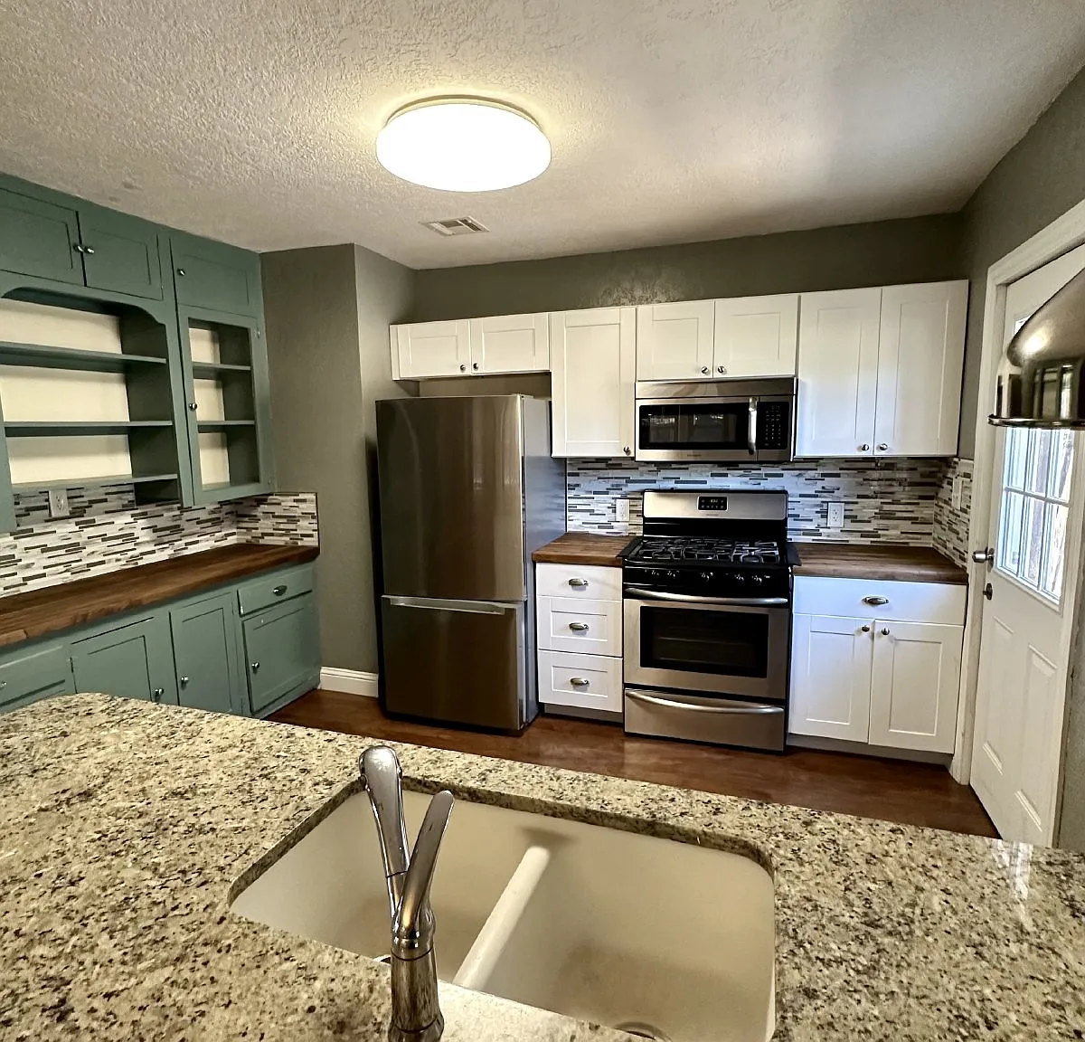 3 bed, 2.0 bath, $1,275 — Photo 4