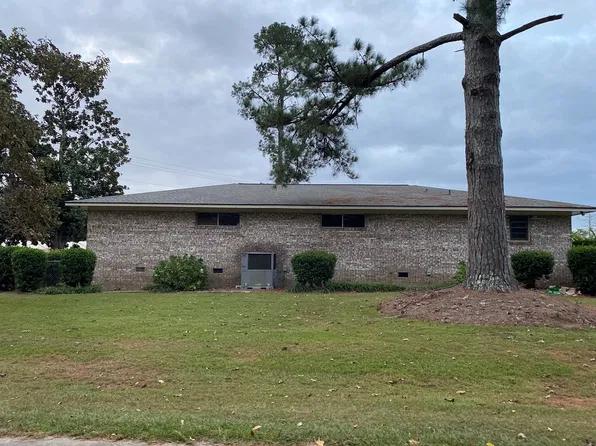 910 Washington Dr, Louisville, GA 30434