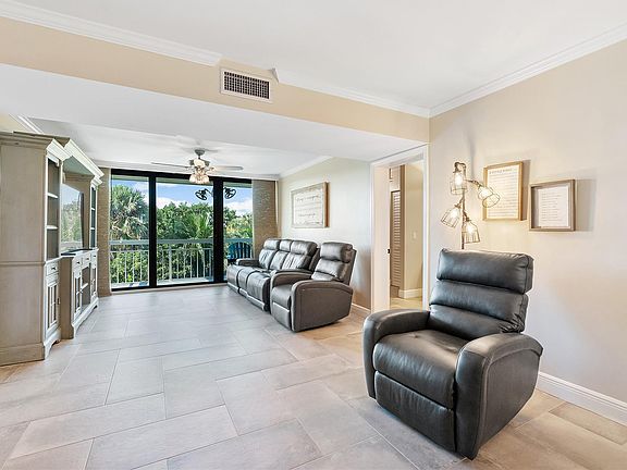 4th image of 6181 Balboa Circle #403