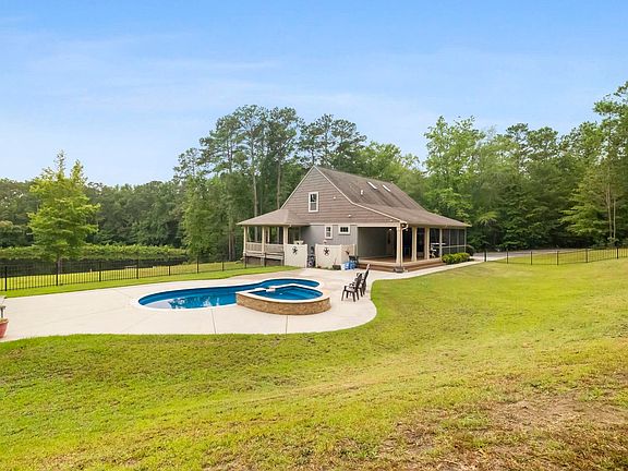 4th image of 470 Langford Rd