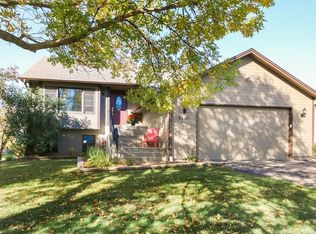 2316 Schoolmaster Dr, Chaska, MN 55318