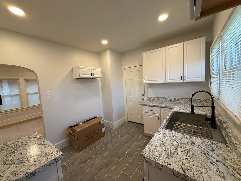 2922 Virginia Park St #2 — Photo 4