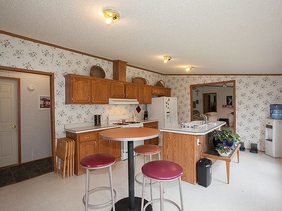 Bordered kitchen walls